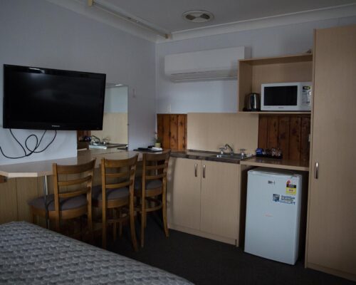 Bourke-Accommodation-Standard-Queen-Family-Room (11)
